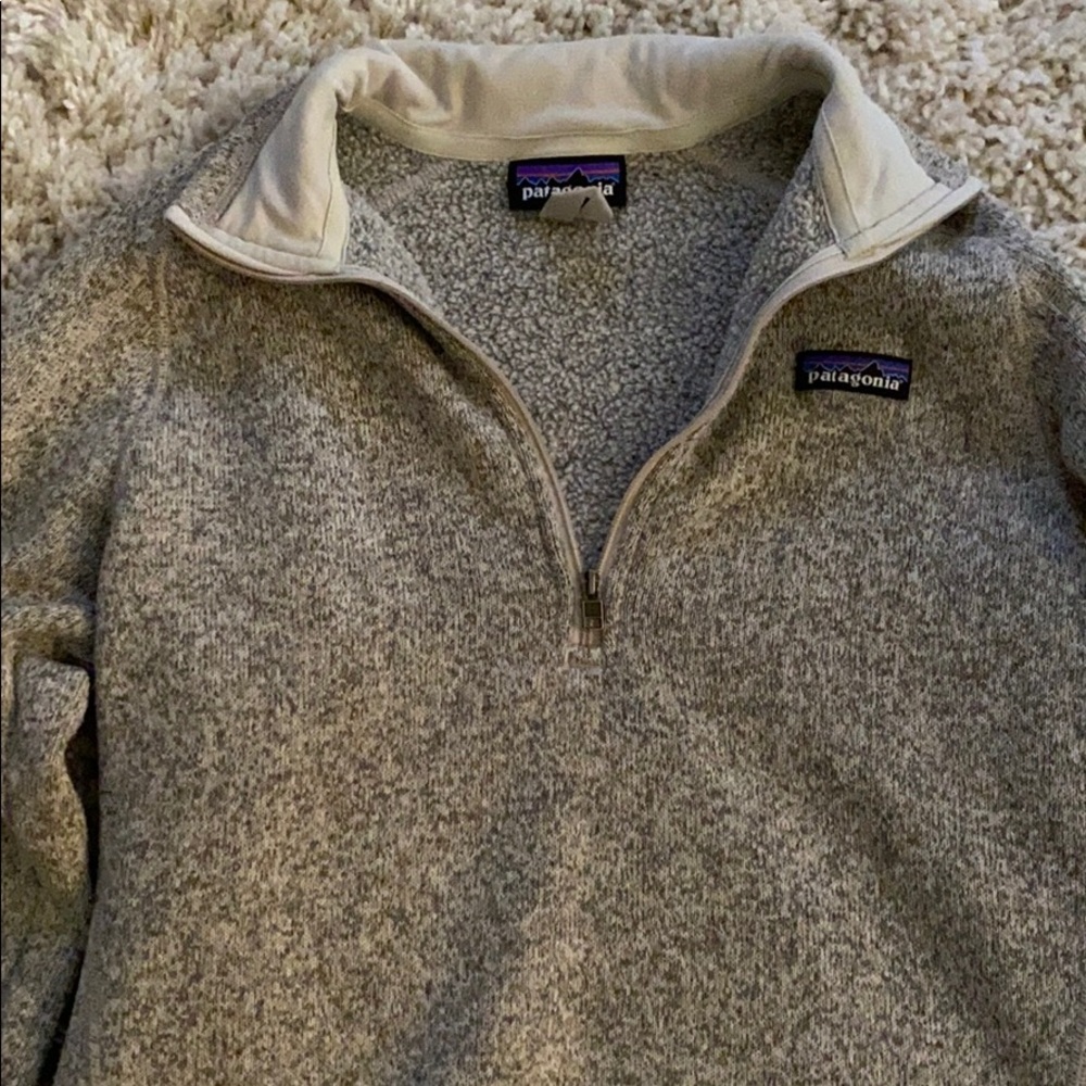 Patagonia - classic pull over, scarcely worn